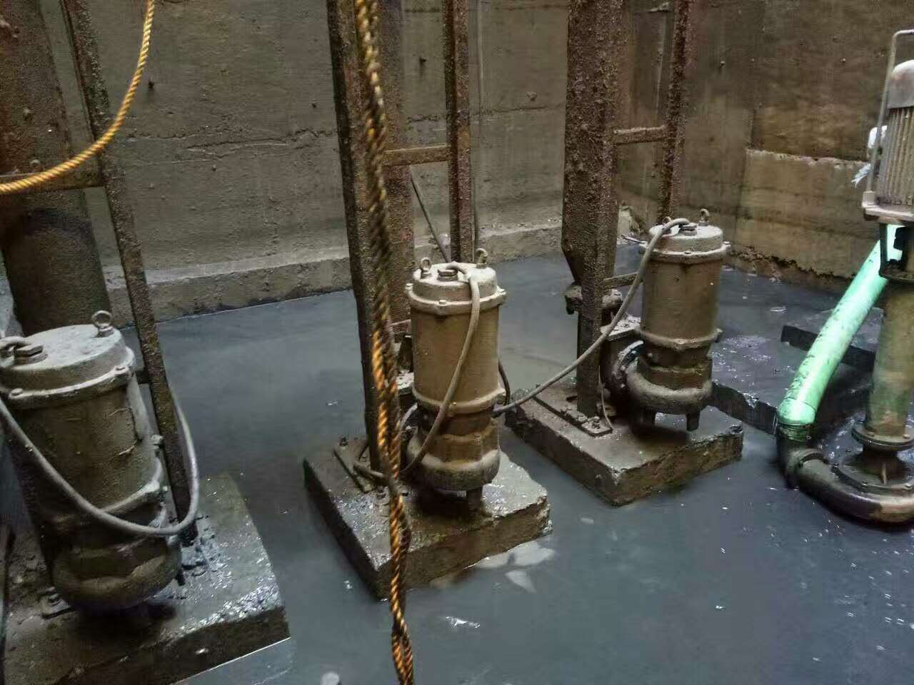 柘荣污水池清理